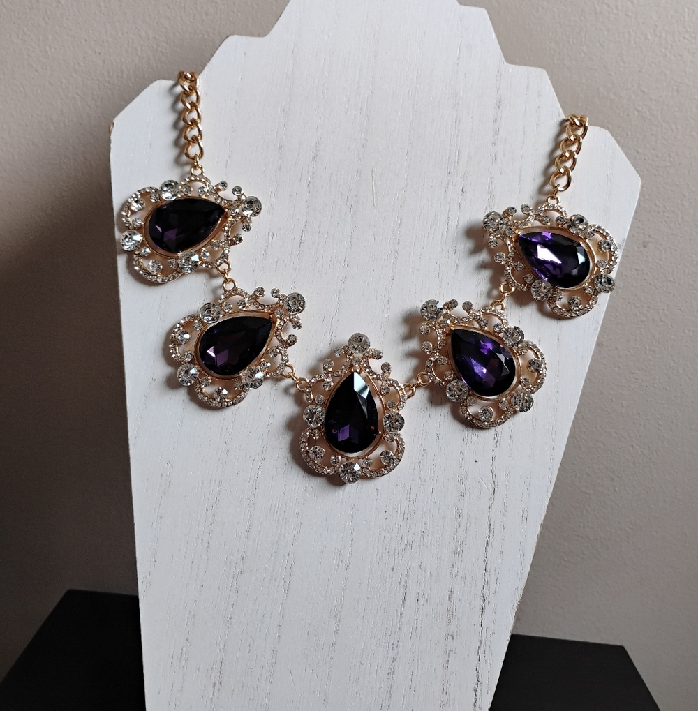 Beautiful Victorian Style Rhinestone Statement Necklace | Gold & Purple